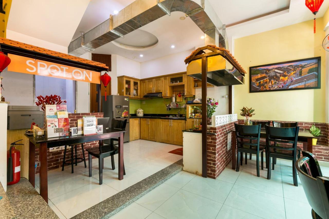 Spot On 768 Lantern Food & Hostel *