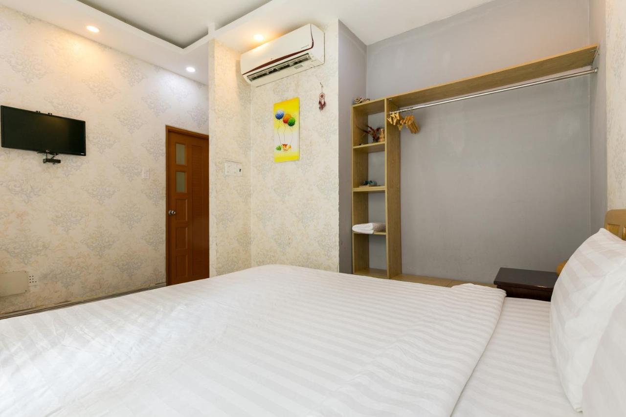Spot On 768 Lantern Food & Hostel Hostel